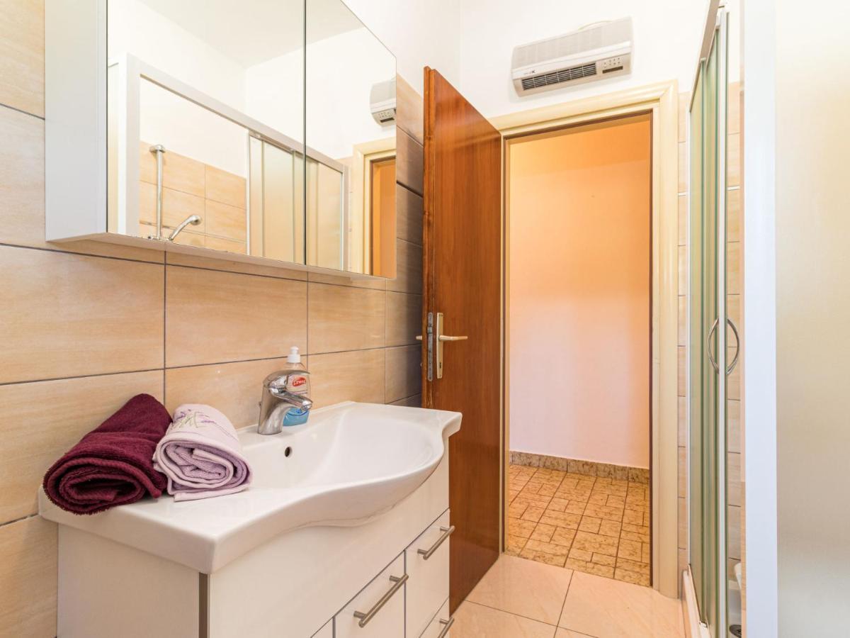 Holiday Home Larisa - Ipc141 By Interhome Pićan Екстериор снимка